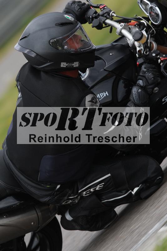 Archiv-2022/13 25.04.2022 Plüss Moto Sport ADR/Freies Fahren/backside
